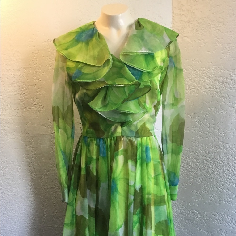 I. Magnum vtg ruffled dress. As is ( size / content labels is missing)